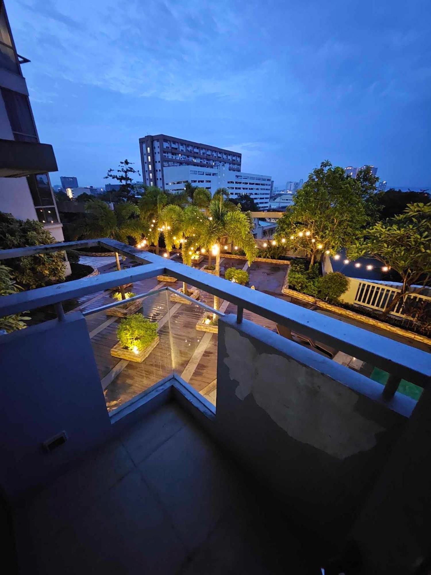 Cubao Manhattan Heights Unit 5A Tower C Quezon City Exterior photo