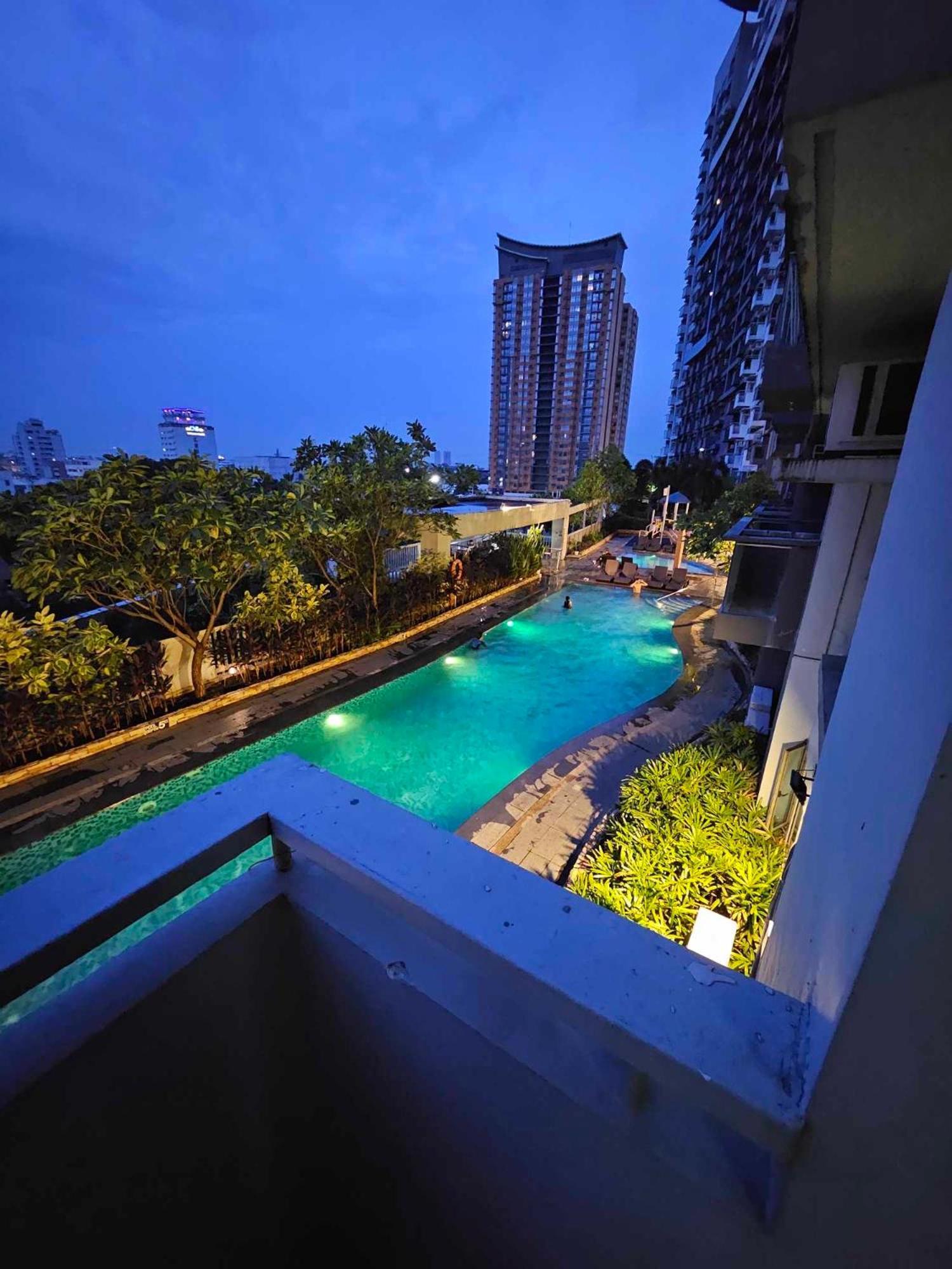 Cubao Manhattan Heights Unit 5A Tower C Quezon City Exterior photo
