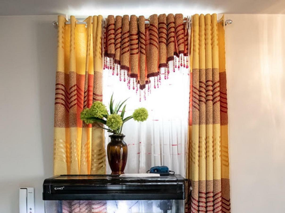 Cubao Manhattan Heights Unit 5A Tower C Quezon City Exterior photo