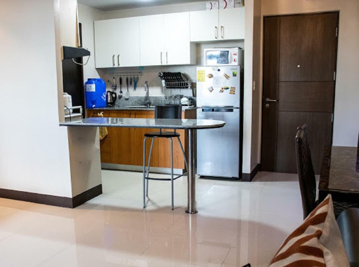 Cubao Manhattan Heights Unit 5A Tower C Quezon City Exterior photo